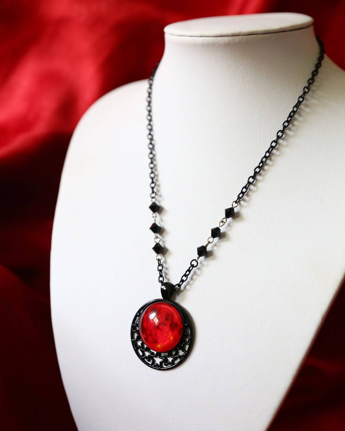 Collana luna gotica