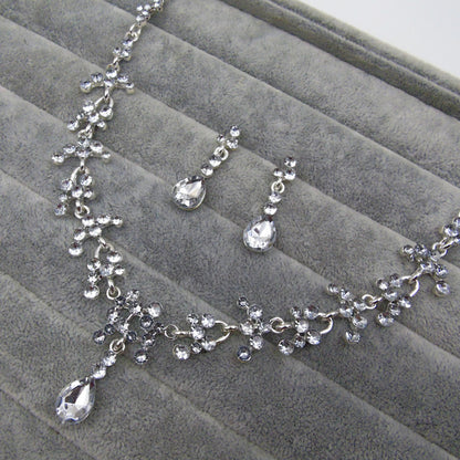 Set orecchini e collana fiori