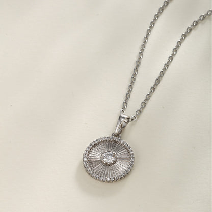 Collana con pendente geometrico in zirconi