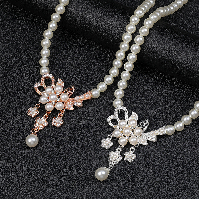 Collana e orecchini perle floreali