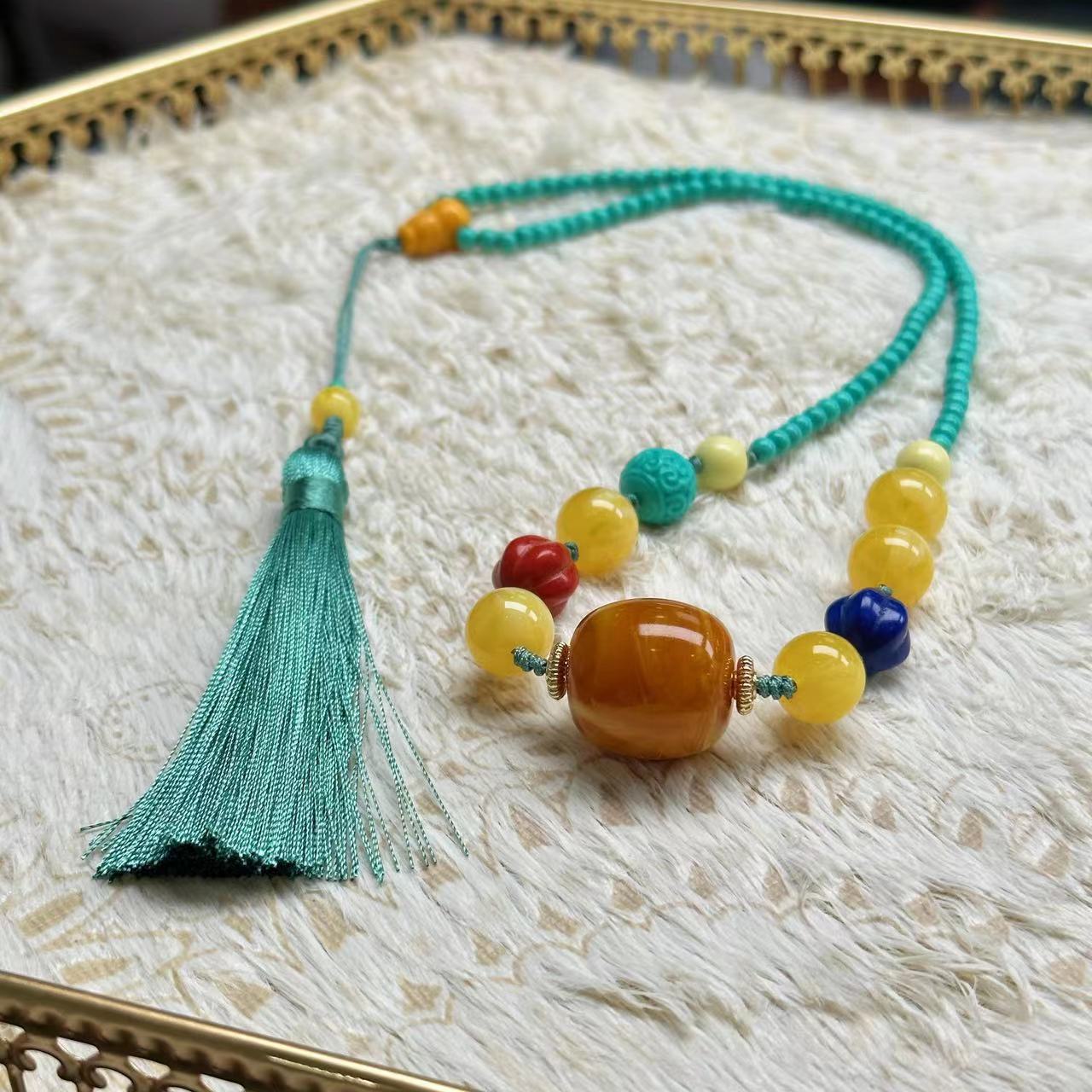 Collana turchese con ciondolo portafortuna