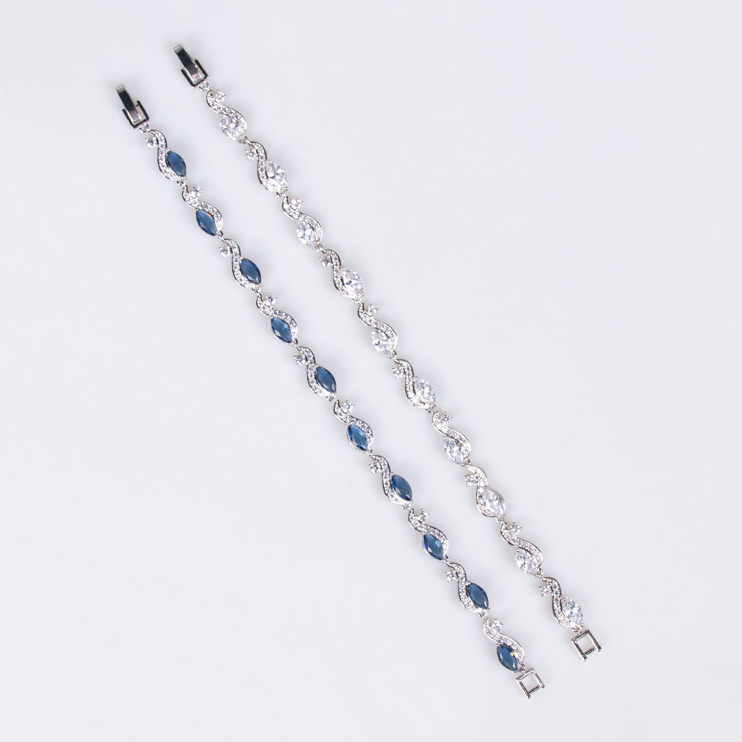 Braccialetto con zirconi in linea