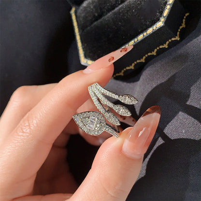 Anello foglie zirconi