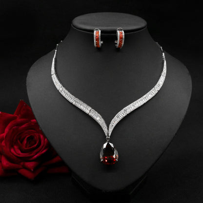 Collana e orecchini a goccia di zircone