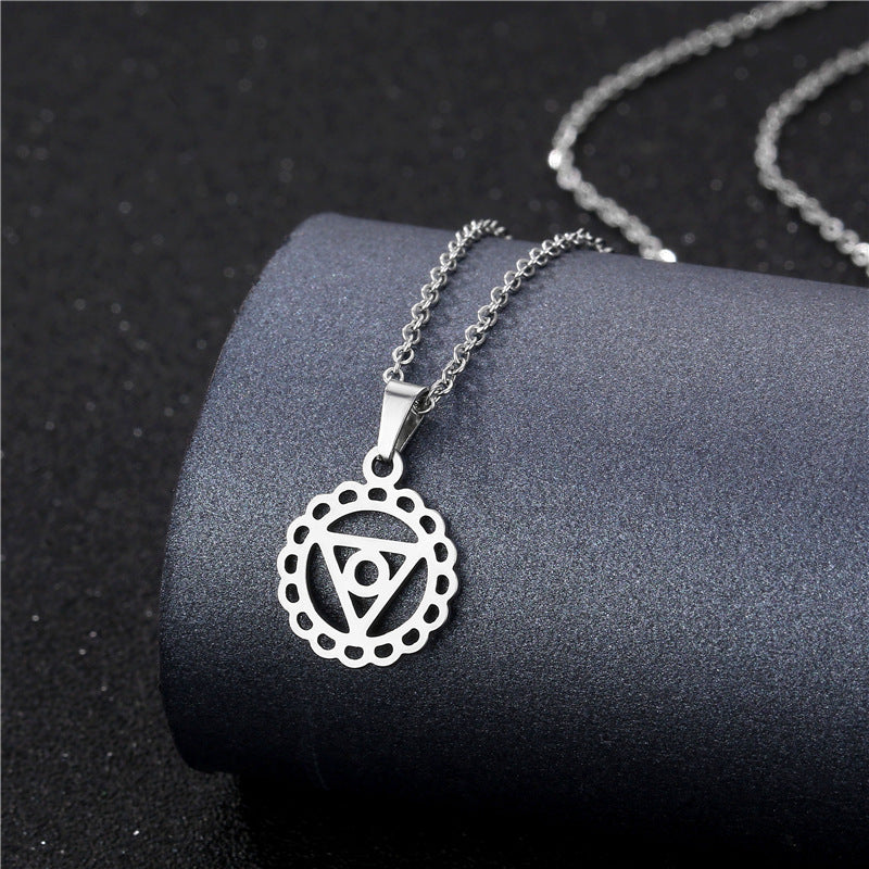 Collana geometrica traforata in acciaio inossidabile