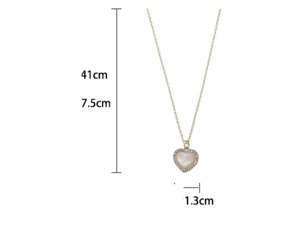 Collana con ciondolo di opale