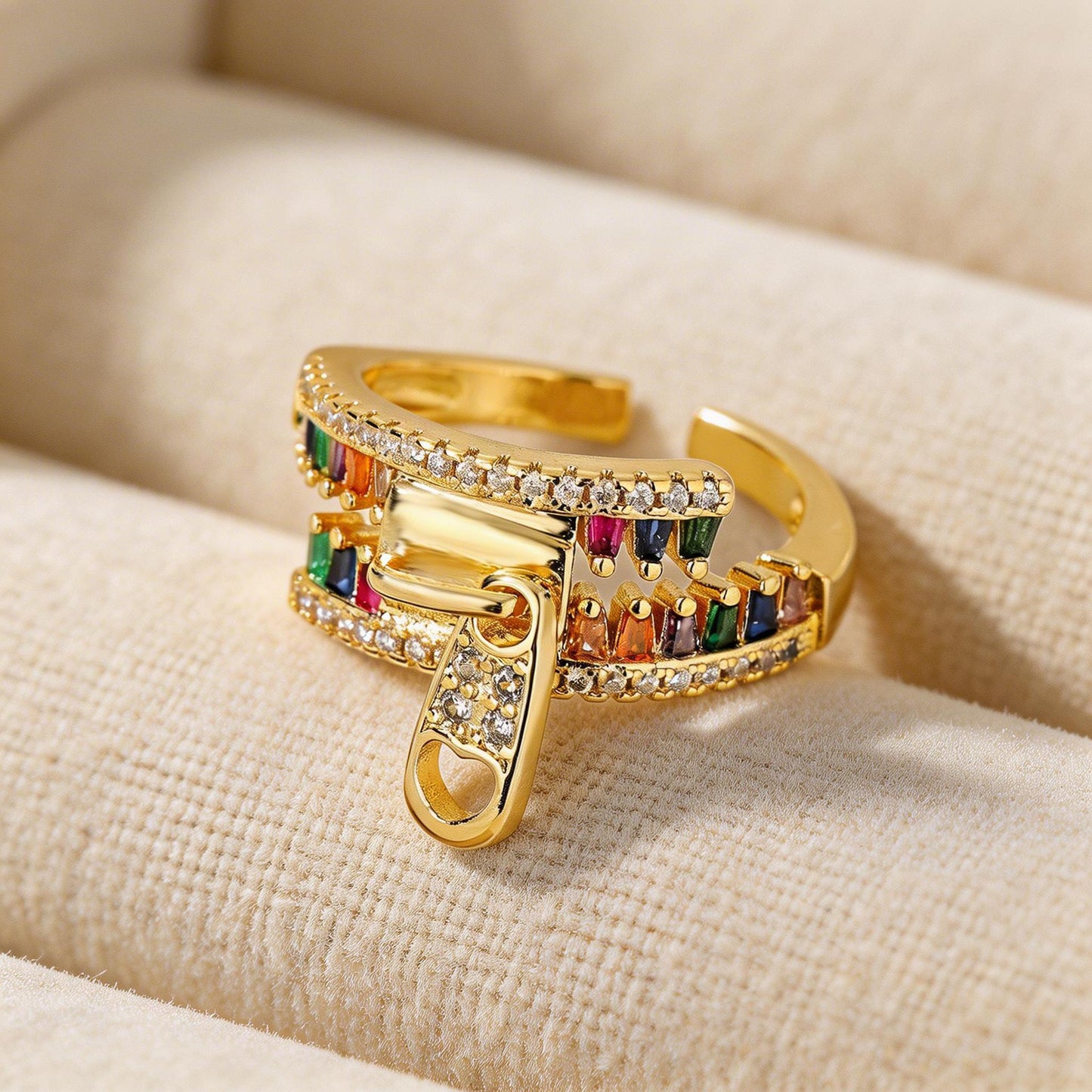 Anello zirconi raffinato