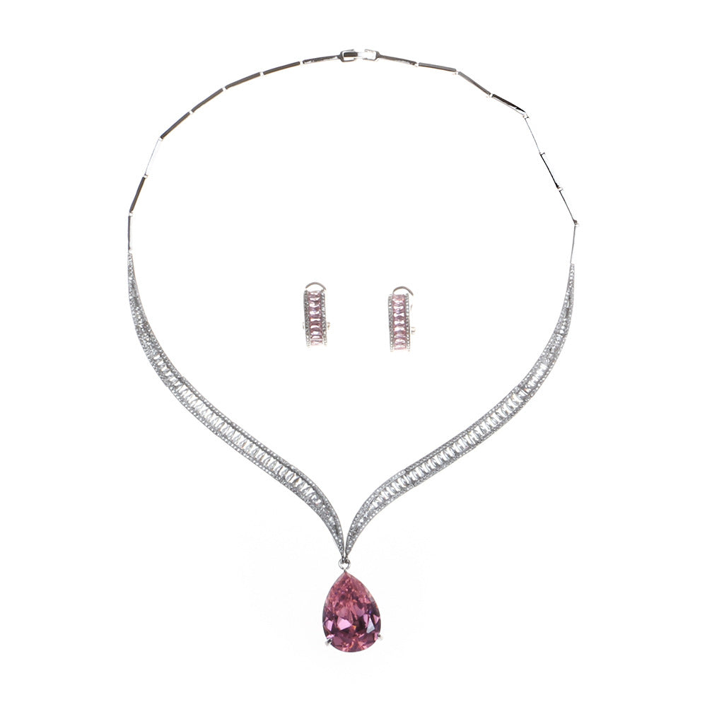 Collana e orecchini a goccia di zircone