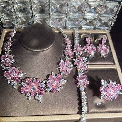 Set gioielli fiore con diamanti