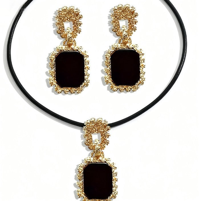 Collana e orecchini minimalisti