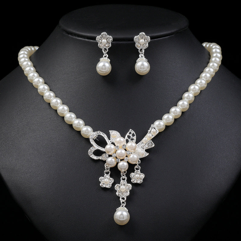 Collana e orecchini perle floreali