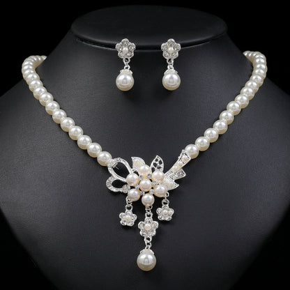 Collana e orecchini perle floreali