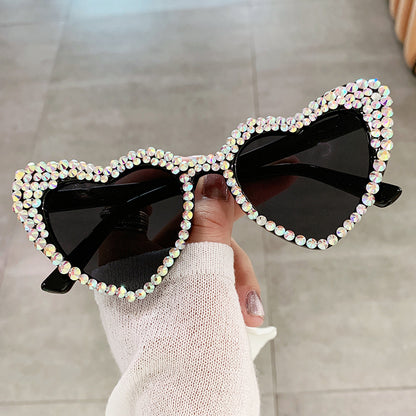 Occhiali da sole cat-eye da donna con cuore