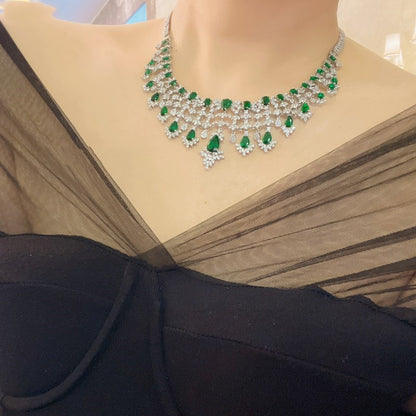 Collana, orecchini, anello e bracciale