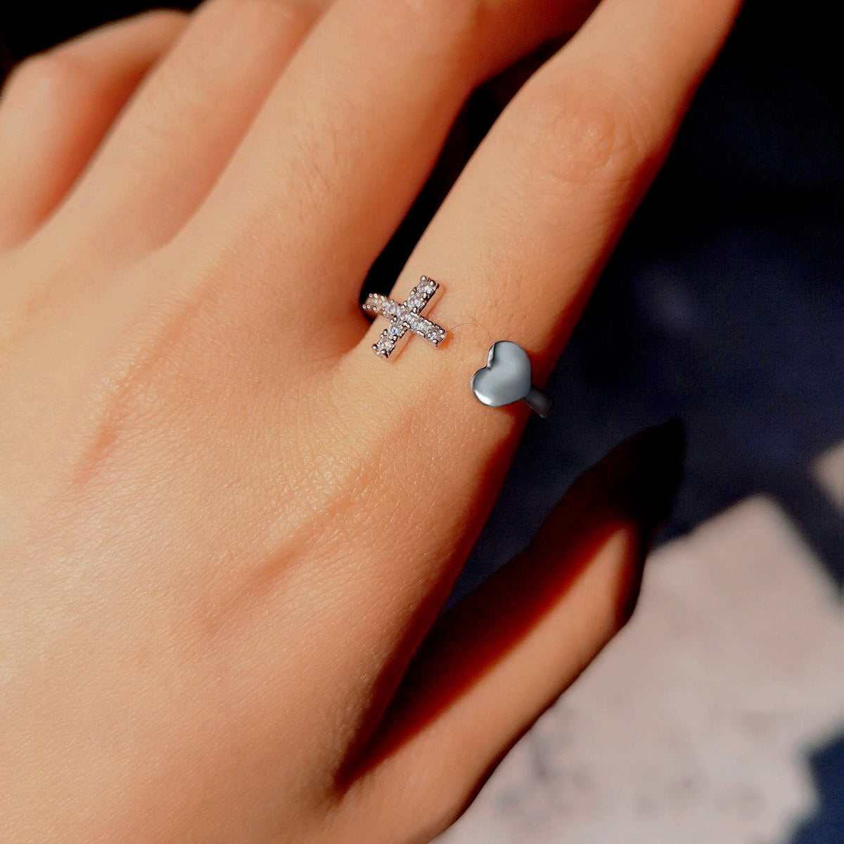 Anello croce diamante