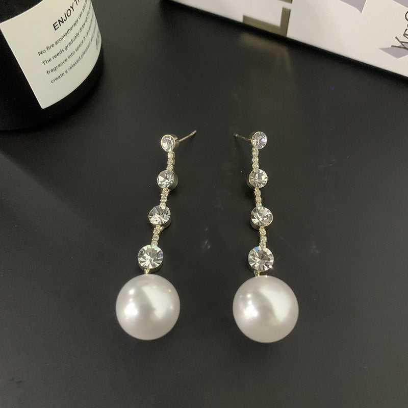 Orecchini lunghi eleganti