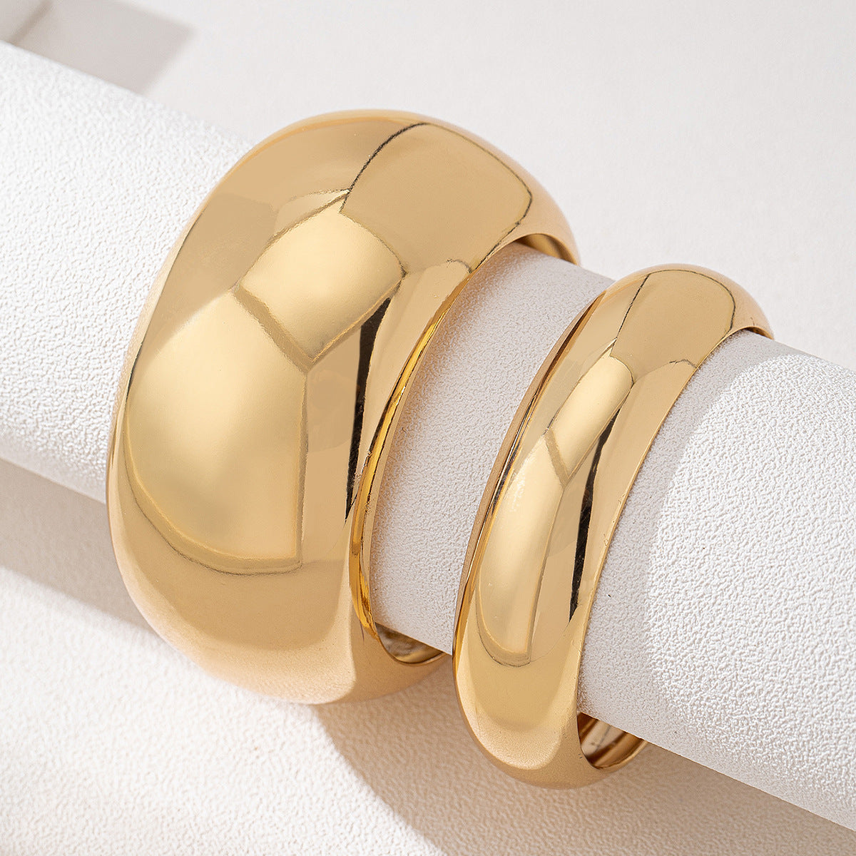 Bracciale tondo dorato