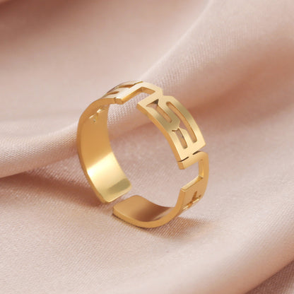 Anello con lettere incise