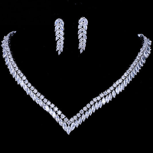 Collana e orecchini con foglia in zircone
