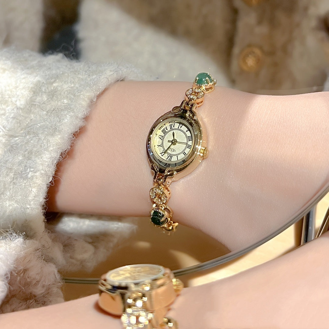 Orologio dorato vintage raffinato