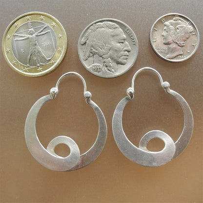 Orecchini curvi geometrici
