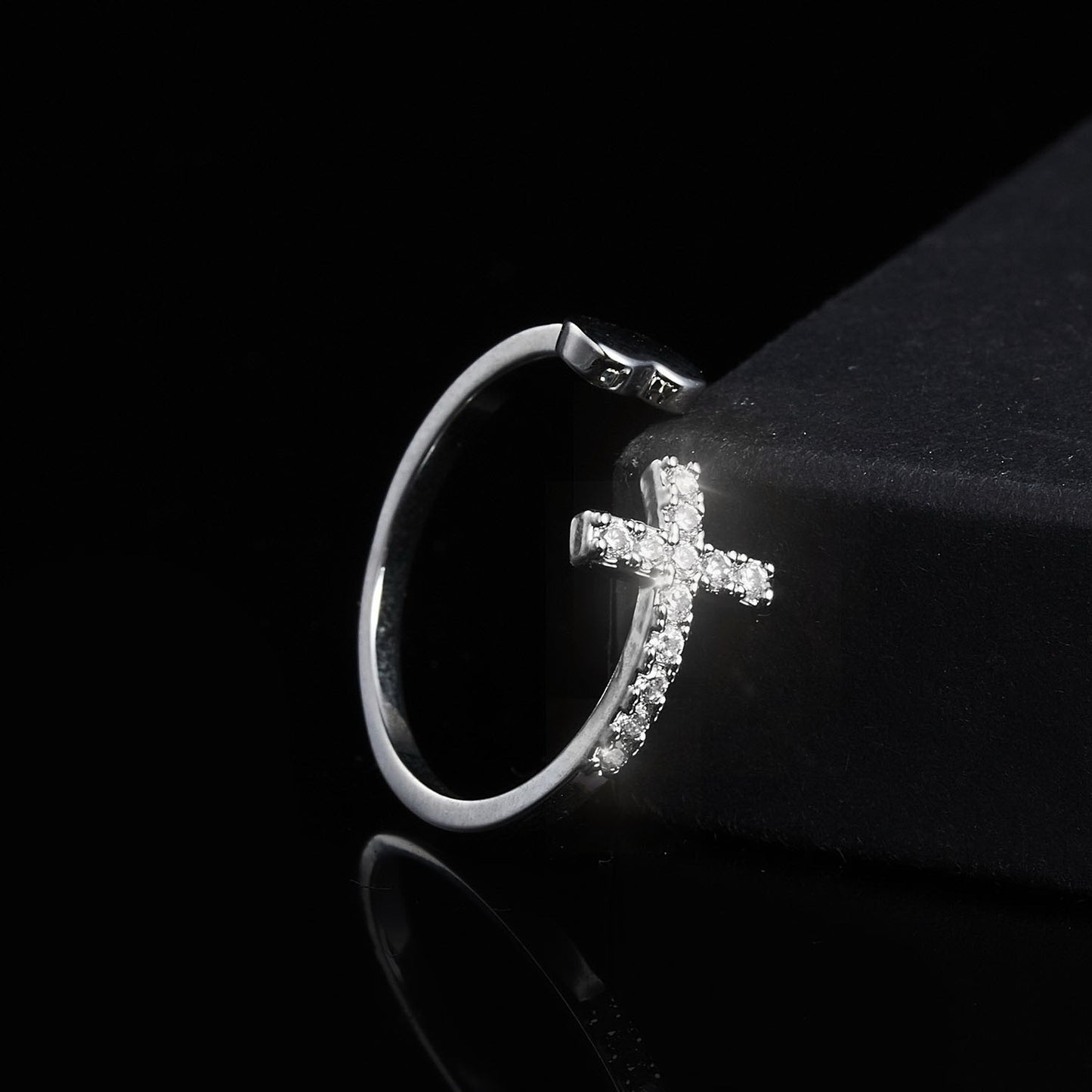 Anello croce diamante