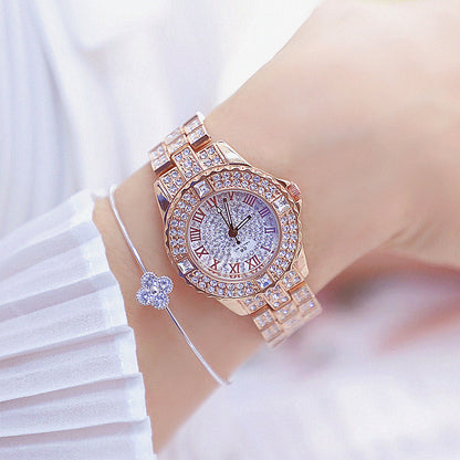 Orologio dorato con cristalli