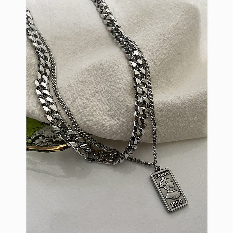 Collana con ritratto regina