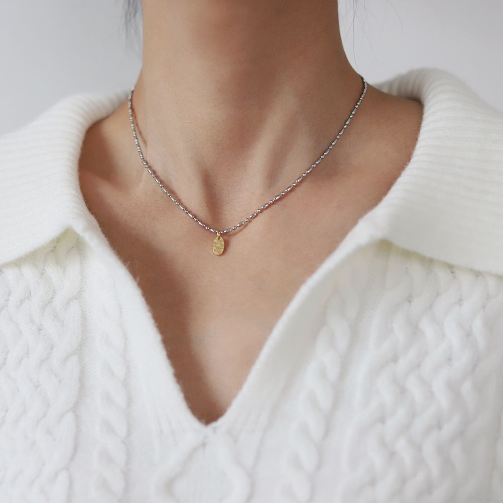 Collana lettere geometrica