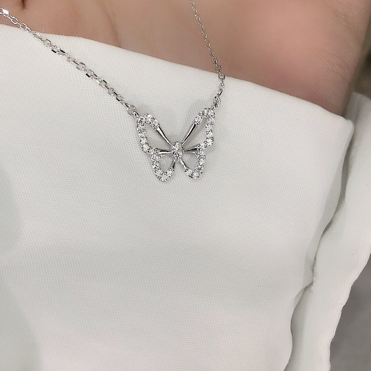 Collana farfalla bicolore placcata