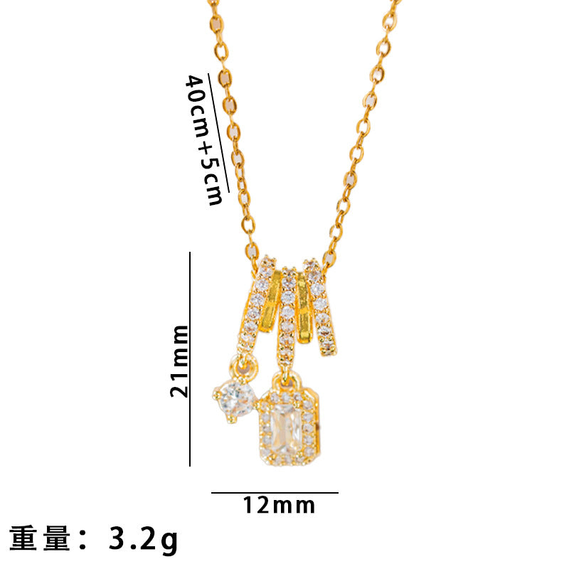 Collana quadrata con nappina