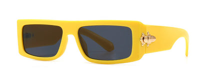 Occhiali da sole stretti