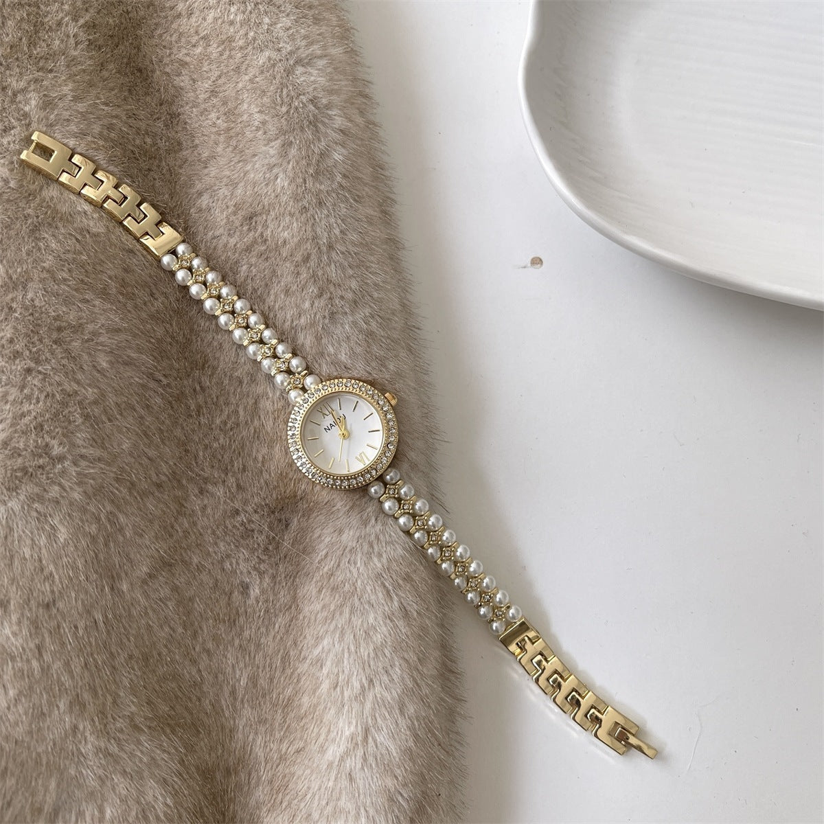 Orologio bracciale con perle classico