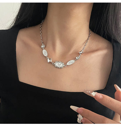 Collana farfalla bianca