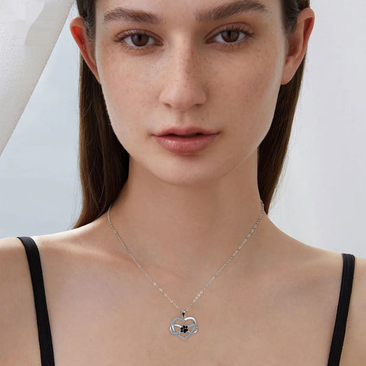Collana infinito e zampa
