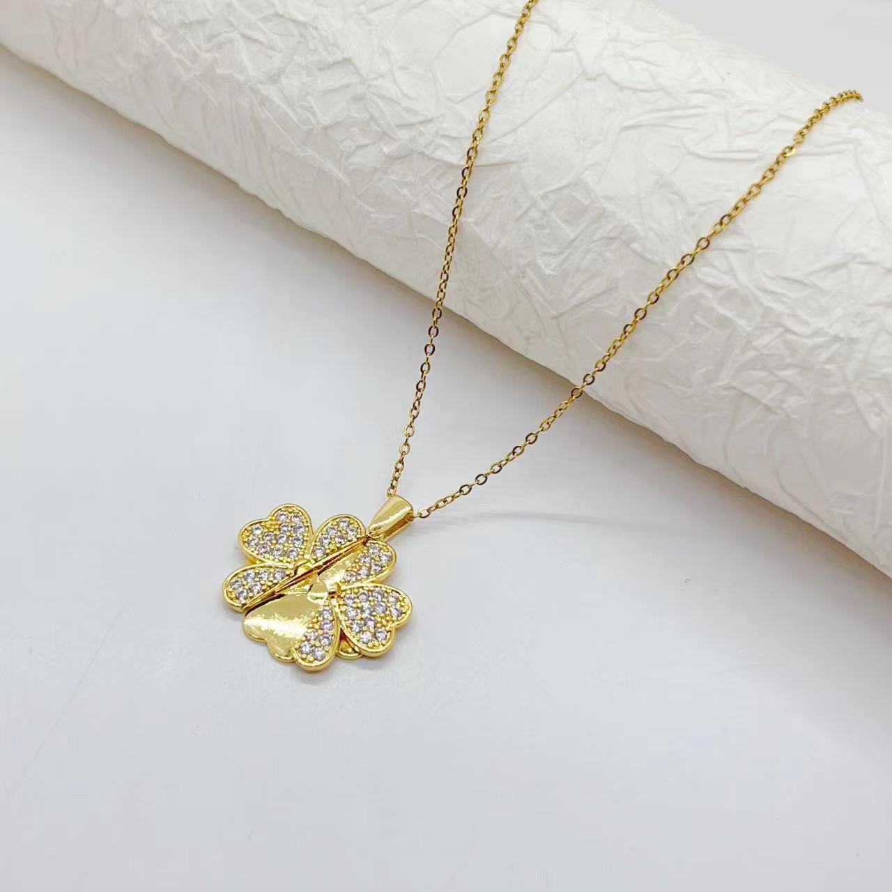 Collana acciaio titanio cuore farfalla girasole