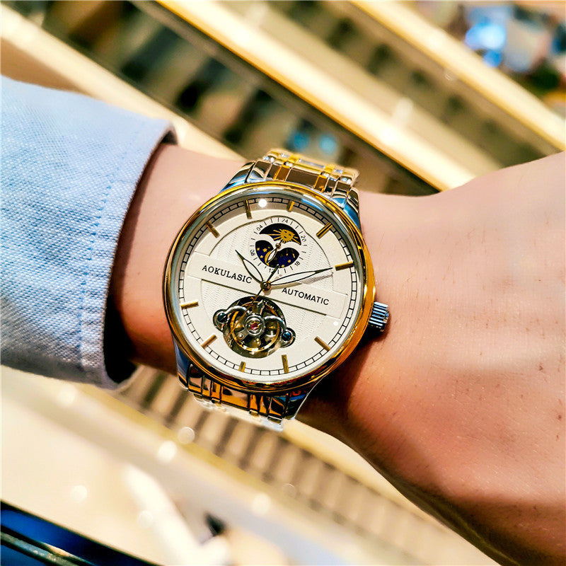 Orologio meccanico scheletrato da uomo luminoso