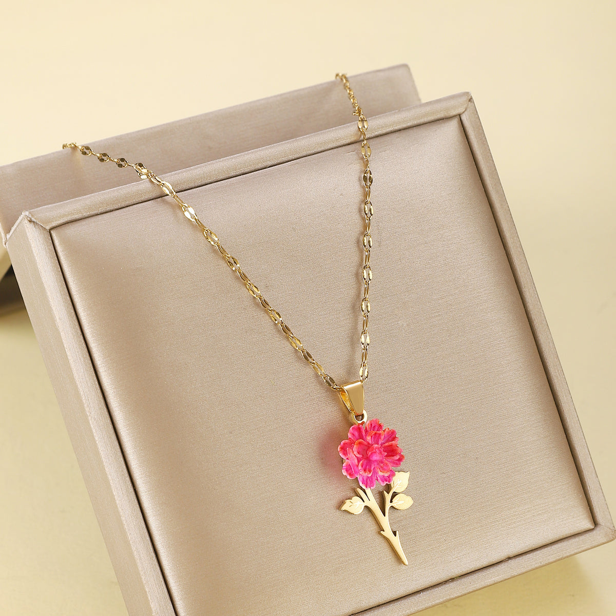 Collana rosa titanio