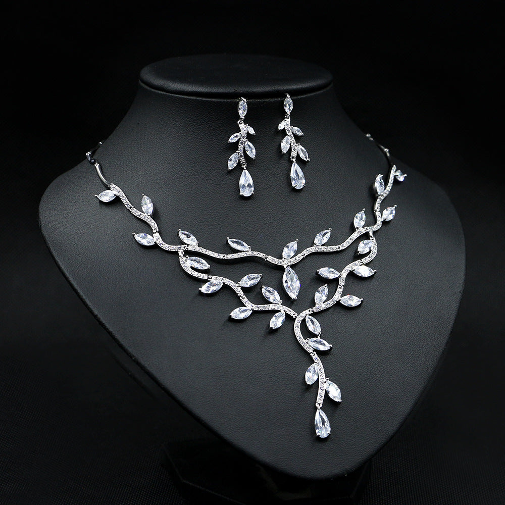 Collana di zirconi