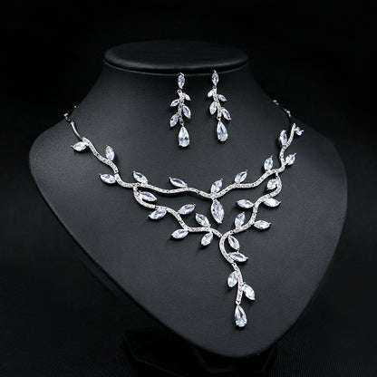 Collana di zirconi