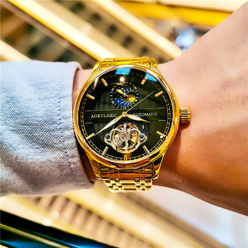 Orologio meccanico scheletrato da uomo luminoso