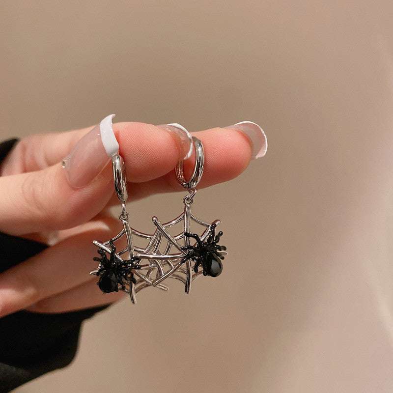 Orecchini geometrici con diamanti