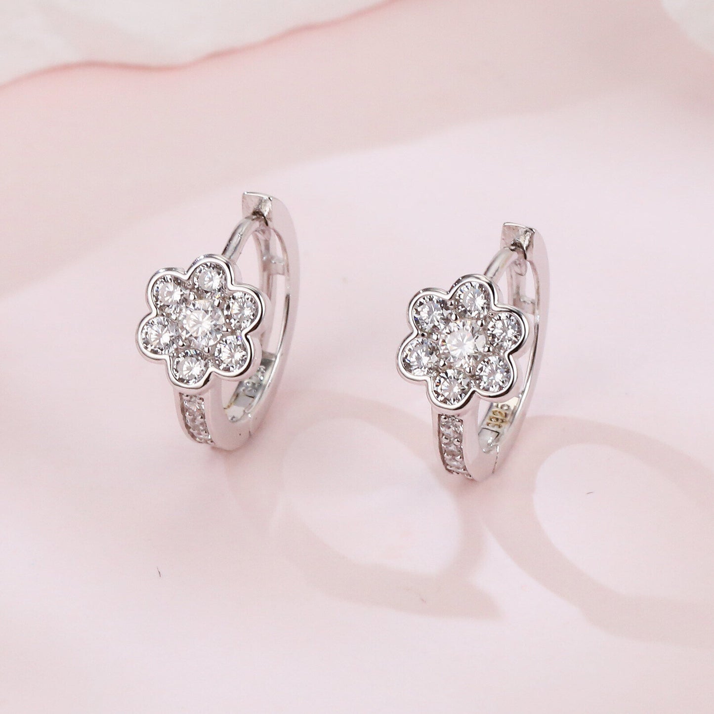Orecchini fiore moissanite