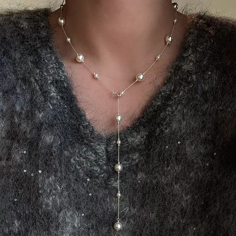 Collana lunga con perle
