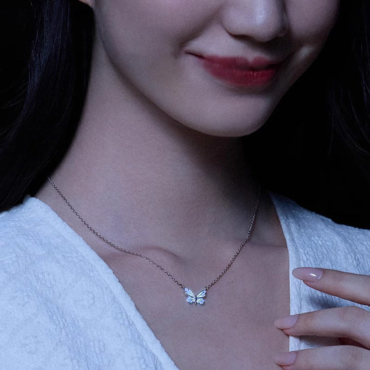 Collana farfalla luminescente
