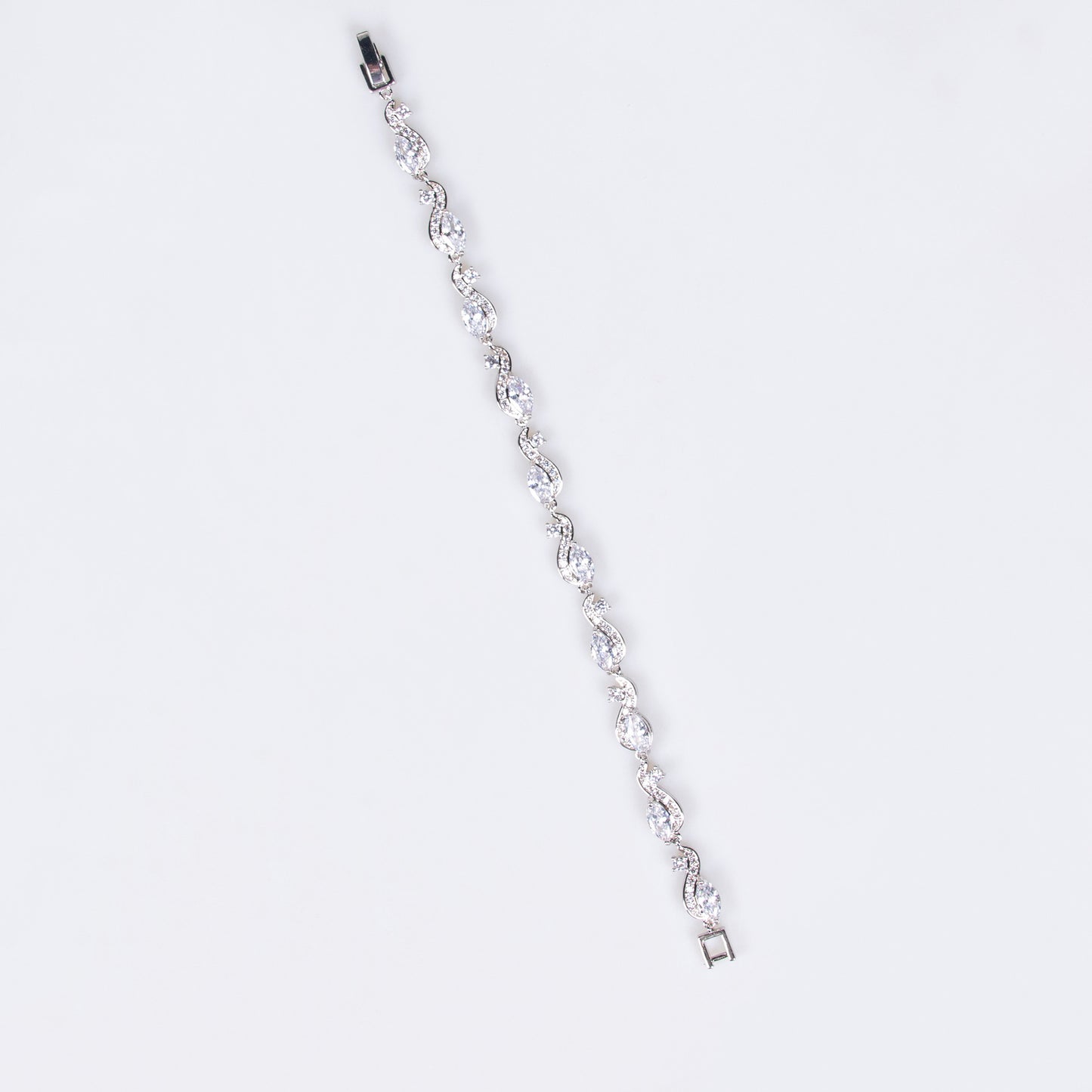 Braccialetto con zirconi in linea