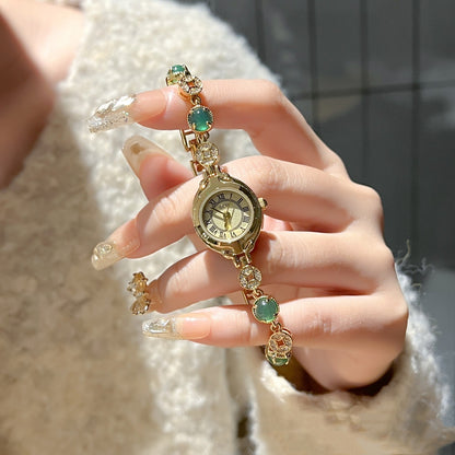 Orologio dorato vintage raffinato