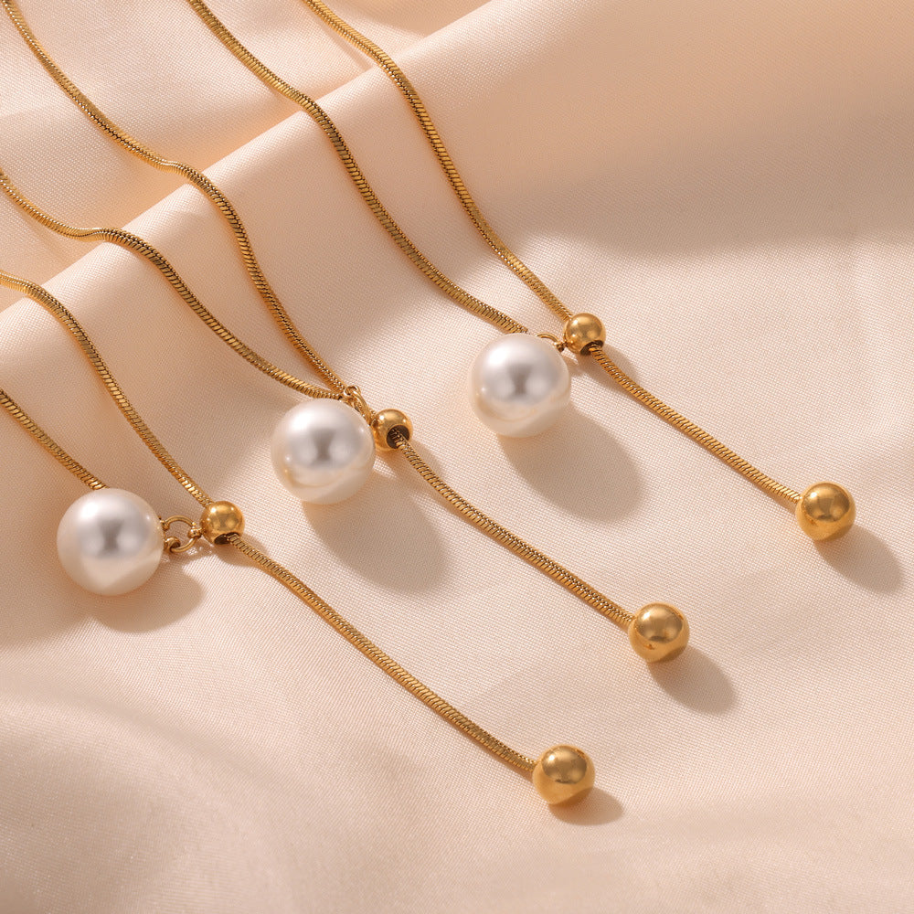 Collana con pendente a nappa