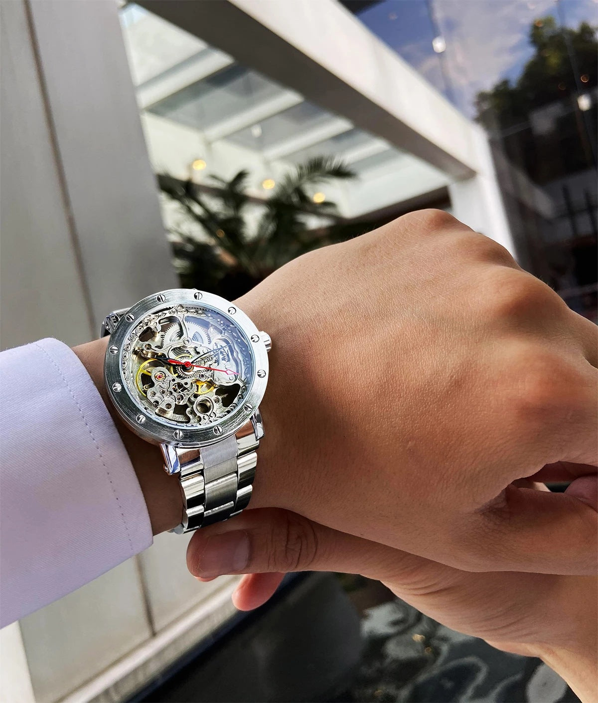 Orologio con fondello trasparente