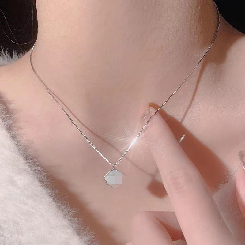 Collana corta di design